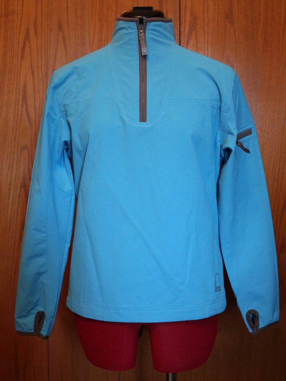 Sierra Design windbreaker - quarter zip pullover and water-resistant